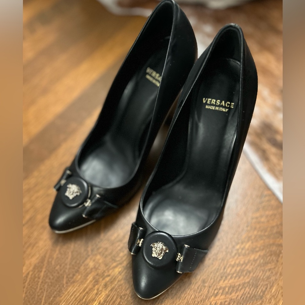 VERSACE Authentic black leather made in Italy high heel shoes in size 35
